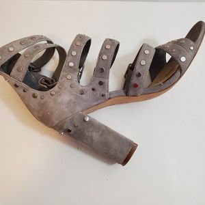 Sam Edelman Grey Studded Strappy Buckle Sa…